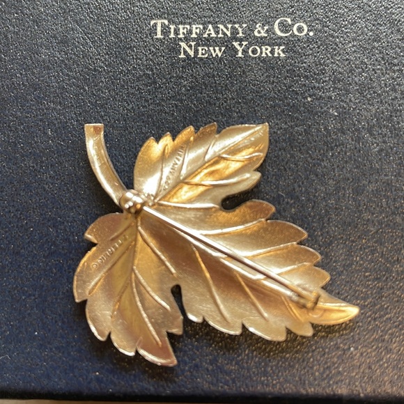 Tiffany & Co Estate Leaf Brooch Pin Sterling Silver 7 Grams TIF300 with box - Picture 2 of 6